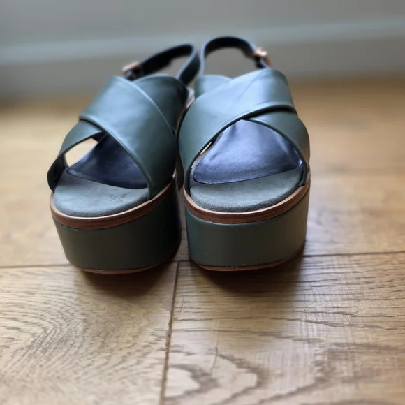 Robert Clergerie Green Leather Women's Sandals - Picture 2 of 9